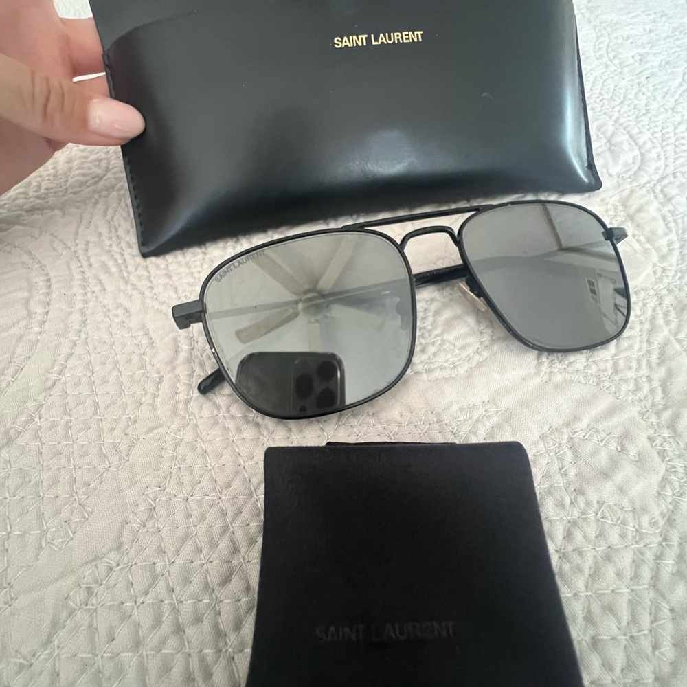 SAINT LAURENT
Black Aviator Unisex Sunglasses